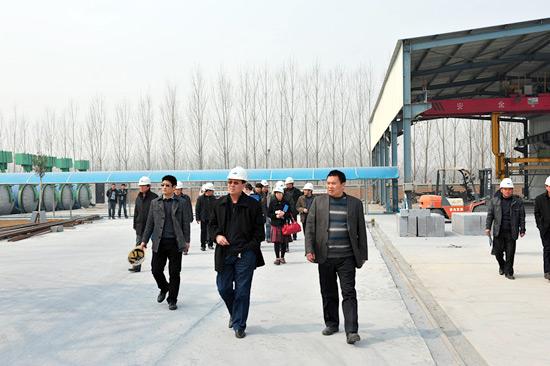 濮陽(yáng)市住建局、墻改辦等領(lǐng)導(dǎo)一行蒞臨我司視察4